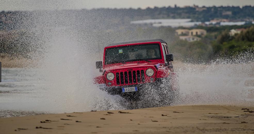 Jeep Wrangler playa alquiler coches Ibiza