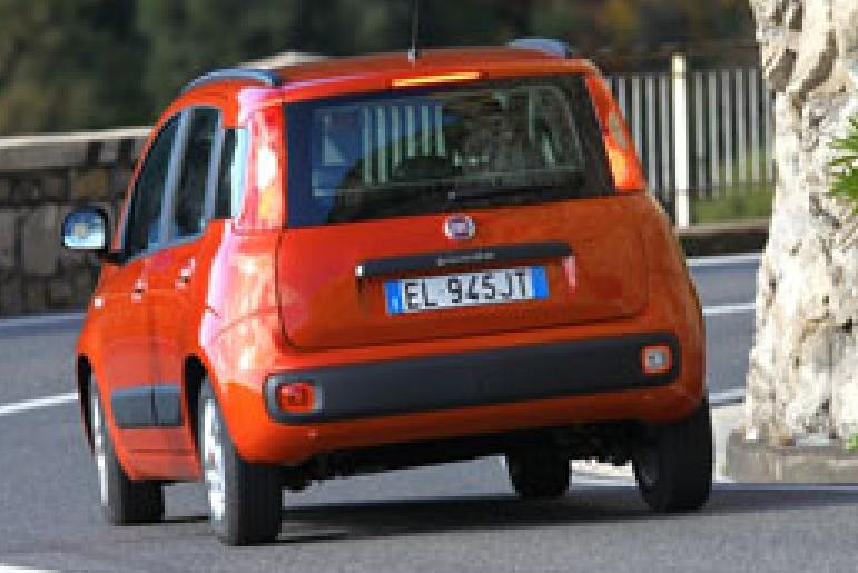 Trasera Fiat Panda prueba por Ibiza