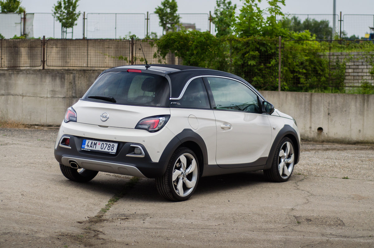 Parte trasera opel adam descapotable rent a car Ibiza