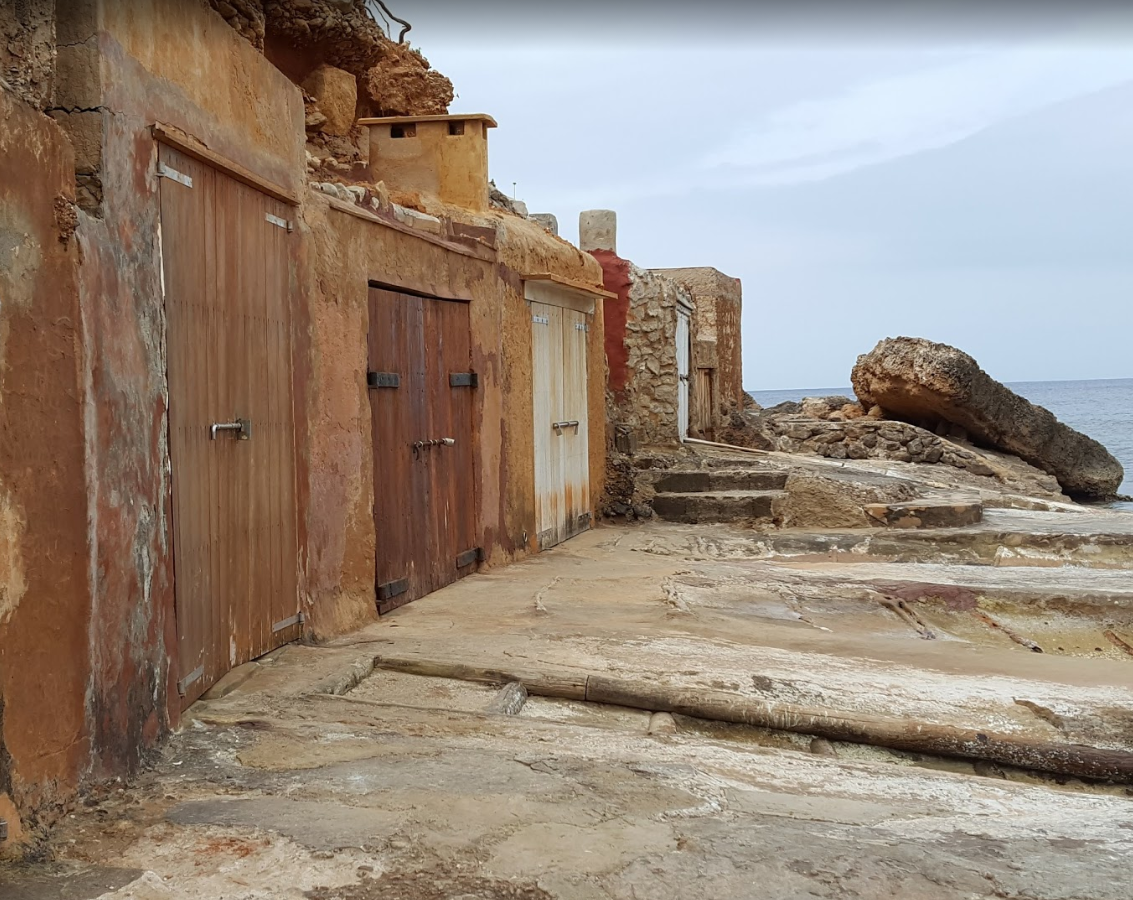 Camino hacia cala Saladeta en Ibiza